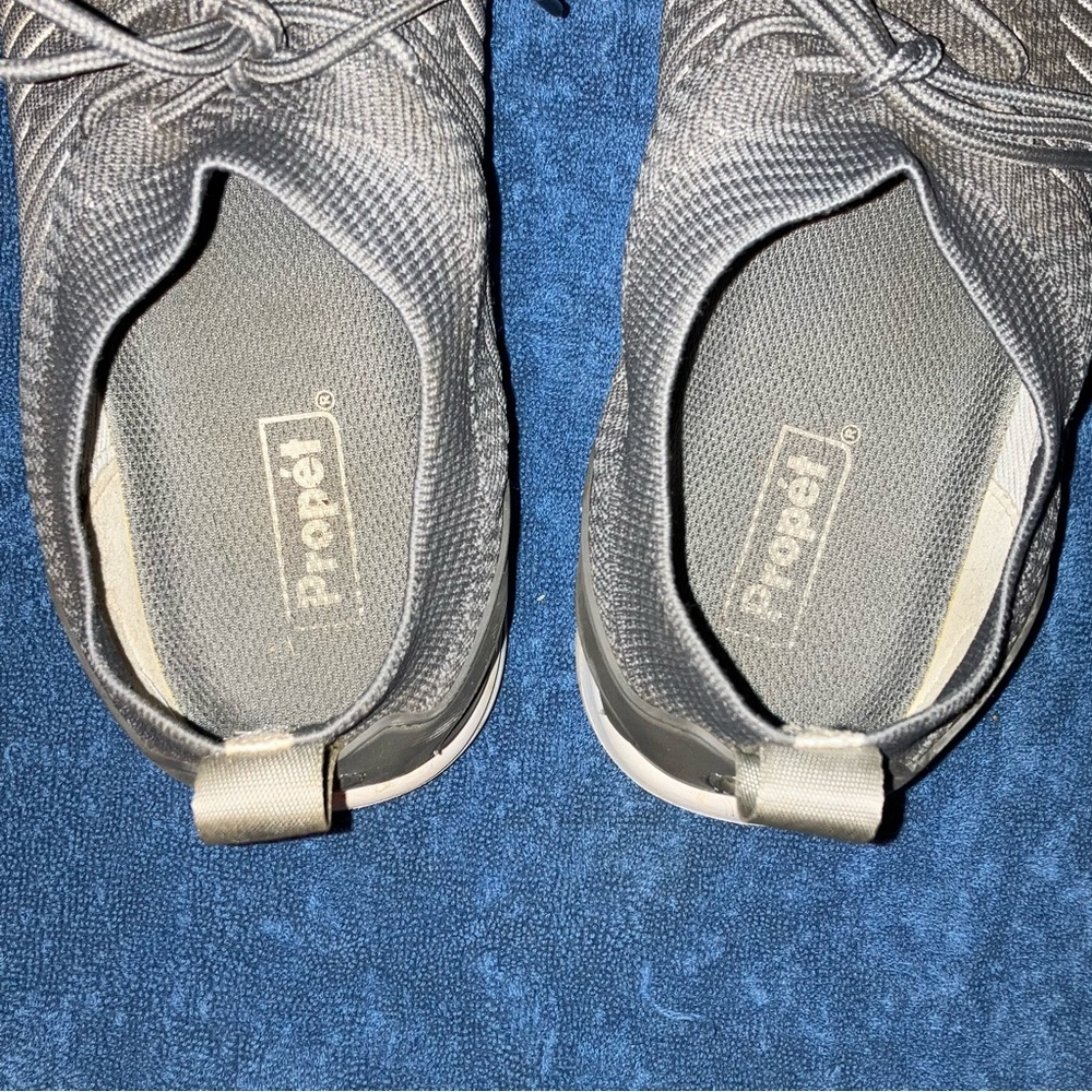 Pull-On Stretch Sneakers - Picture 5 of 8